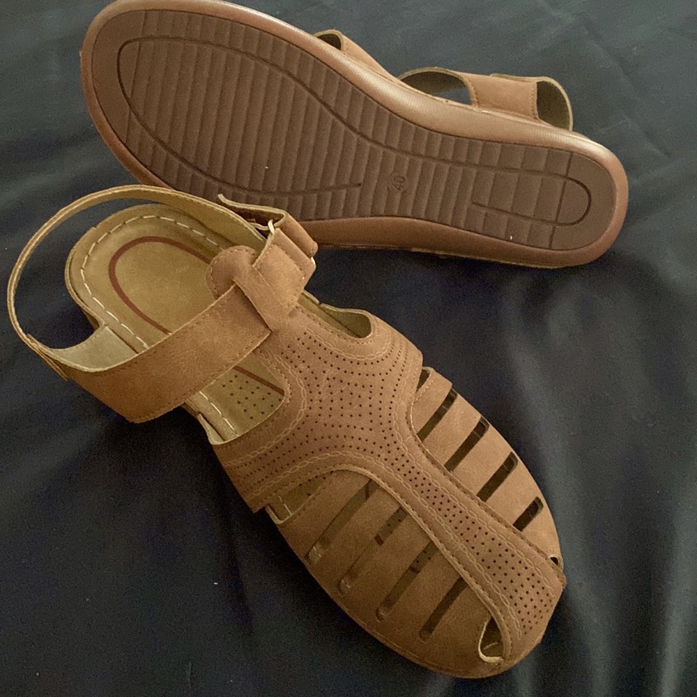 Camel wedge sandals size 40 is 9 American
